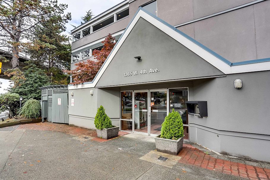 305 1365 W 4th Avenue Vancouver, BC - 2
