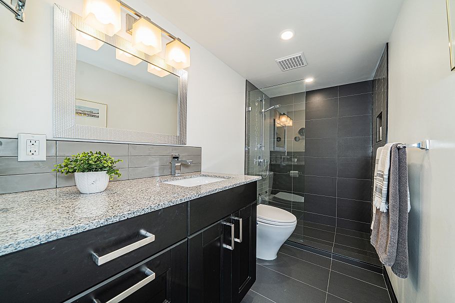 413 1385 Draycott Road North Vancouver, BC - 23