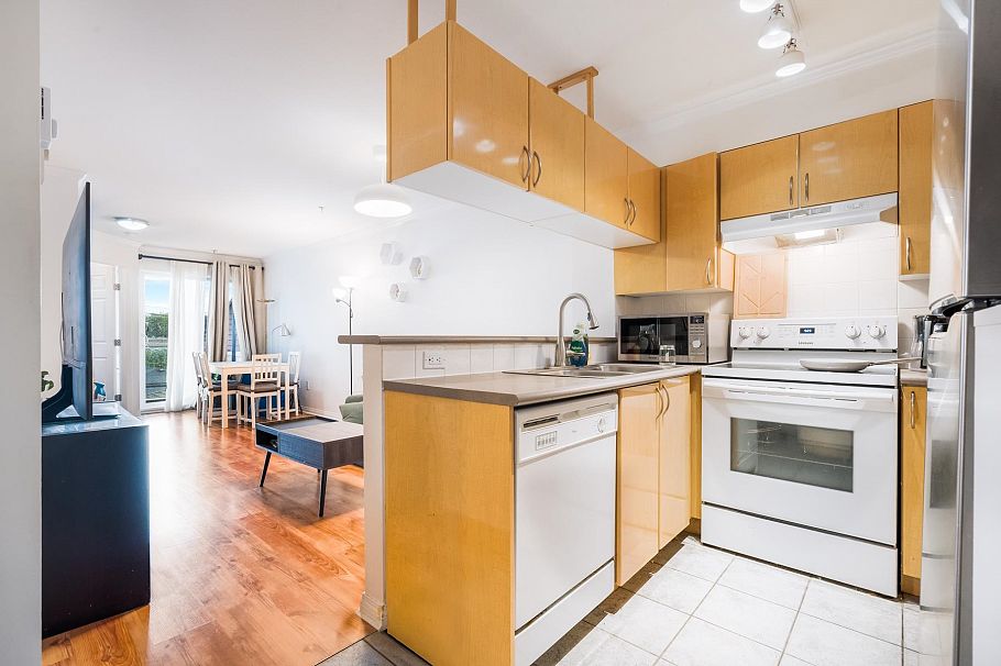 305 1503 W 66th Avenue Vancouver, BC - 3