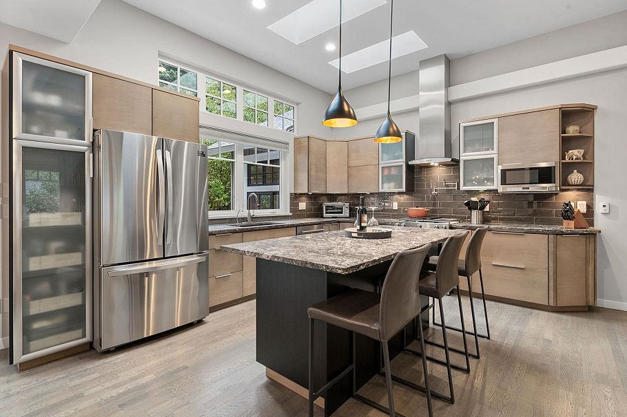 2140 Pemberton Avenue North Vancouver, BC - 4