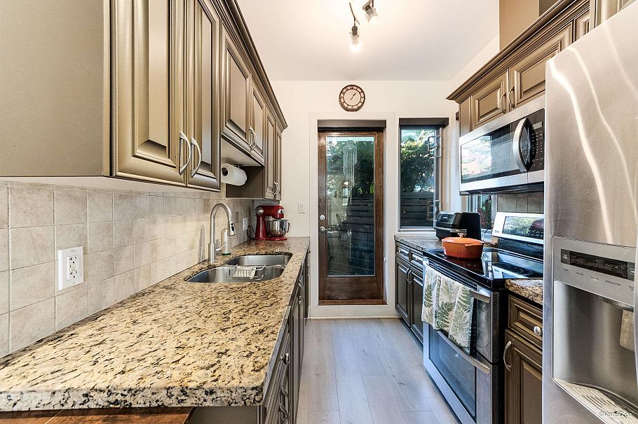 9 215 E 4th Street North Vancouver, BC - 21