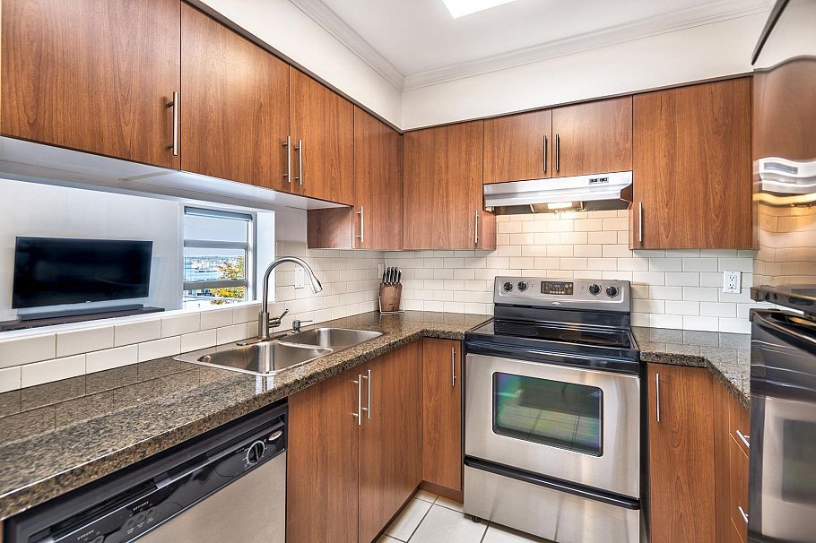 305 235 W 4th Street North Vancouver, BC - 10