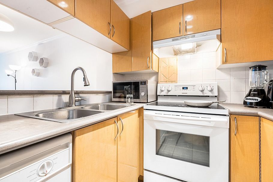 305 1503 W 66th Avenue Vancouver, BC - 5