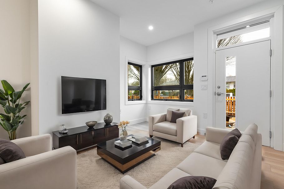 2632 Ward Street Vancouver, BC - 1