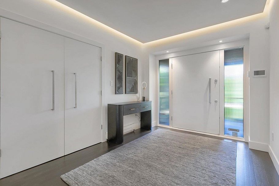 3262 W 1st Avenue Vancouver, BC - 4