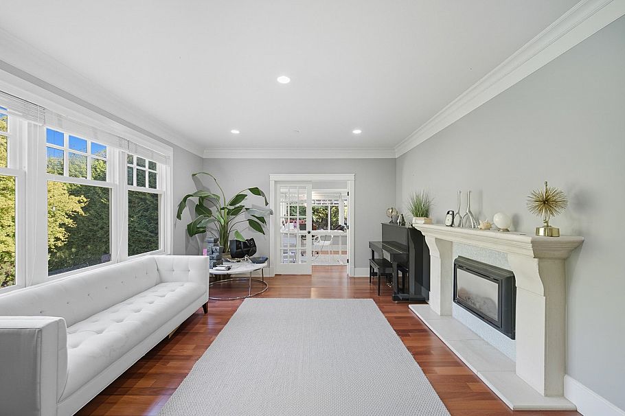 1350 W 15th Avenue Vancouver, BC - 9