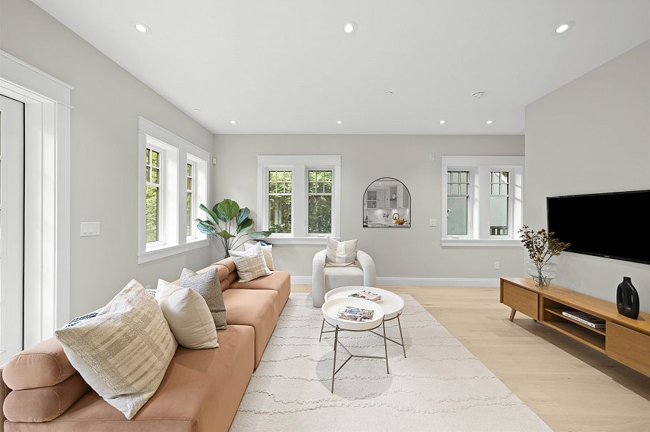 1458 W 45th Avenue Vancouver, BC - 14