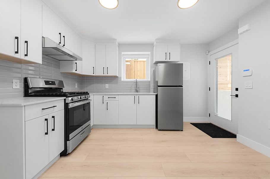 1 2741 Mcgill Street Vancouver, BC - 25