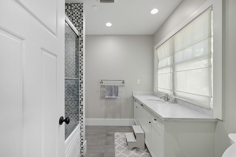 1350 W 15th Avenue Vancouver, BC - 31