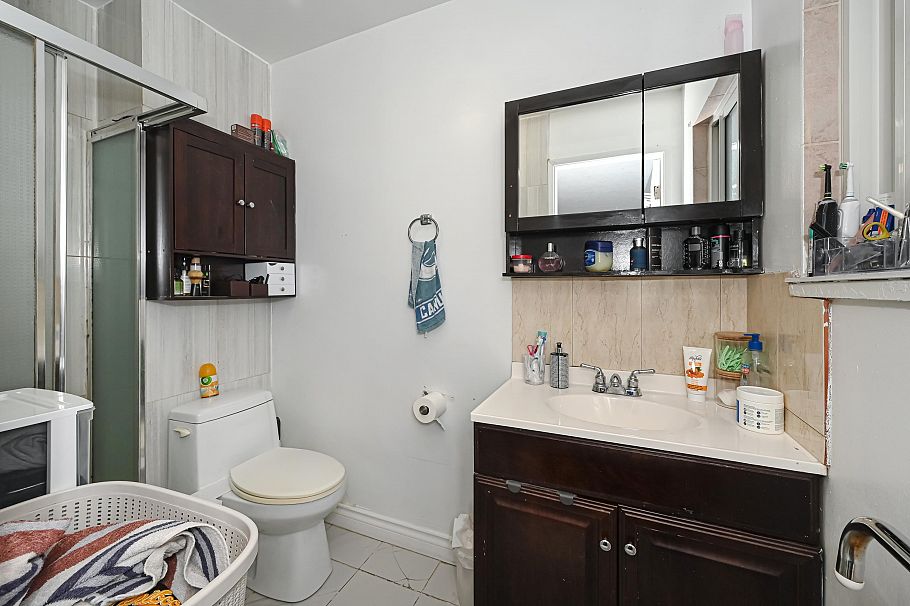 2295 E 48th Avenue Vancouver, BC - 22