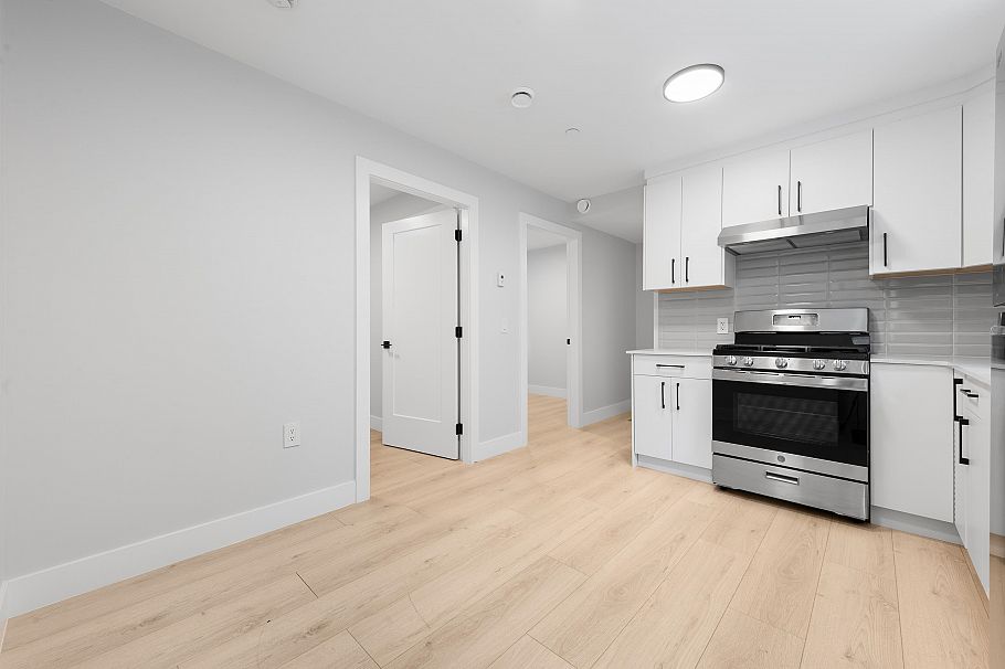 1 2741 Mcgill Street Vancouver, BC - 27