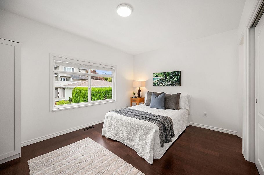 262 E 10th Street North Vancouver, BC - 21