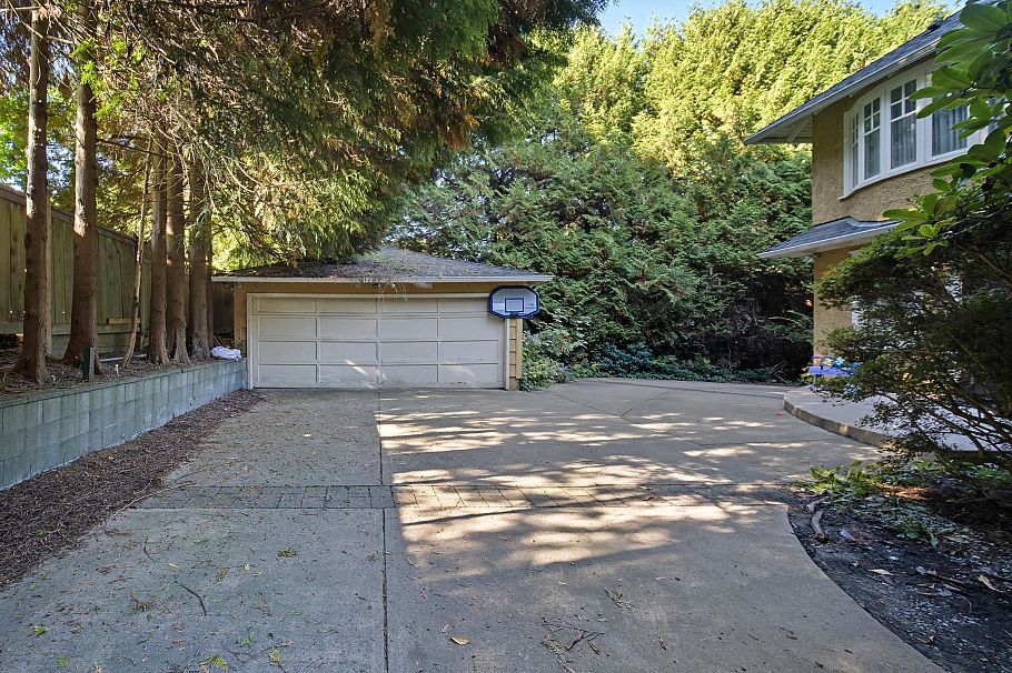 1350 W 15th Avenue Vancouver, BC - 36