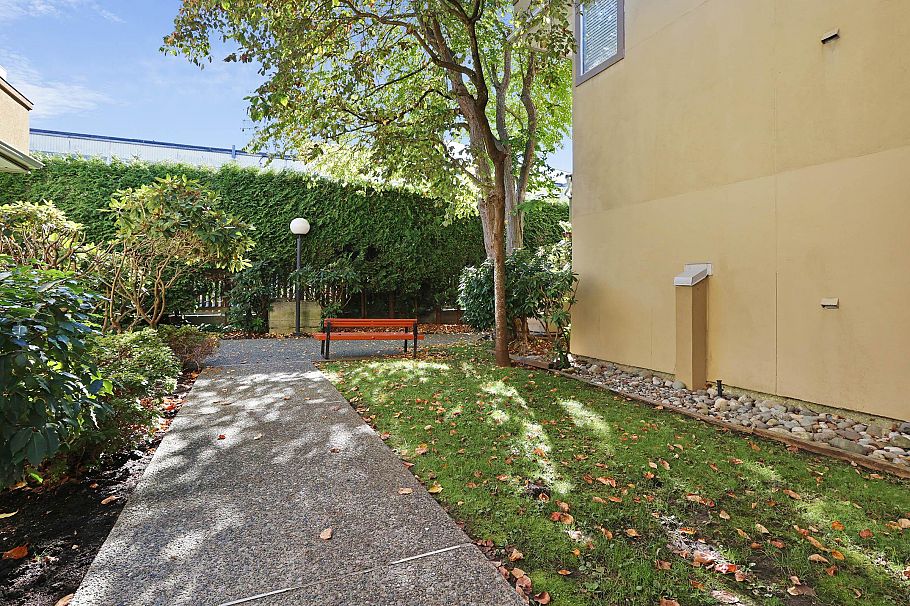 215 1890 W 6th Avenue Vancouver, BC - 20