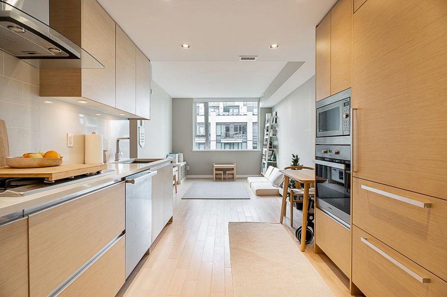 301 505 W 30th Avenue Vancouver, BC - 10