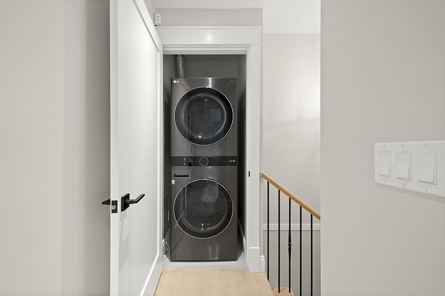 1458 W 45th Avenue Vancouver, BC - 24