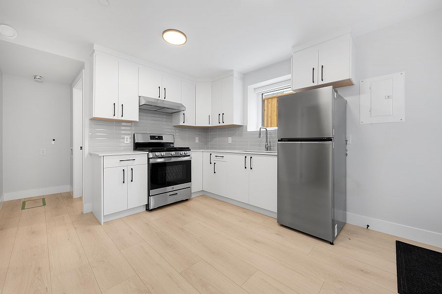 1 2741 Mcgill Street Vancouver, BC - 26