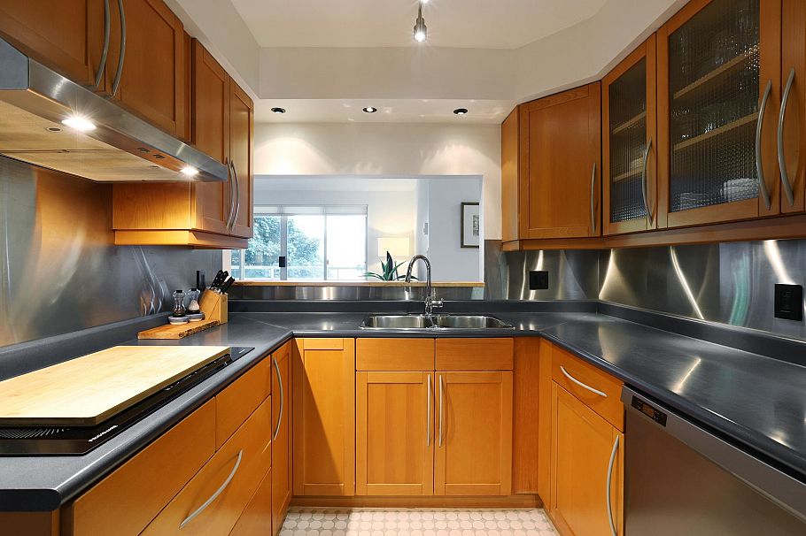 215 1890 W 6th Avenue Vancouver, BC - 6