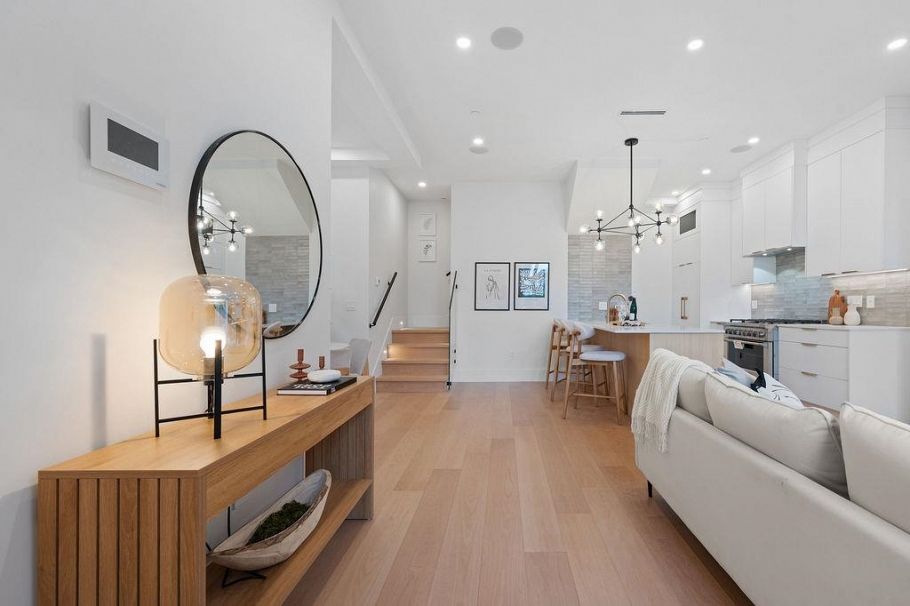 1 5883 Sophia Street Vancouver, BC - 9