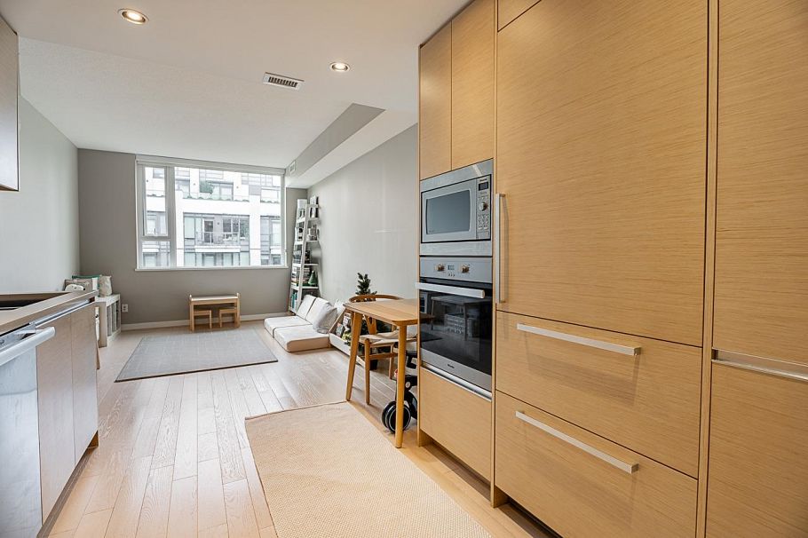 301 505 W 30th Avenue Vancouver, BC - 11