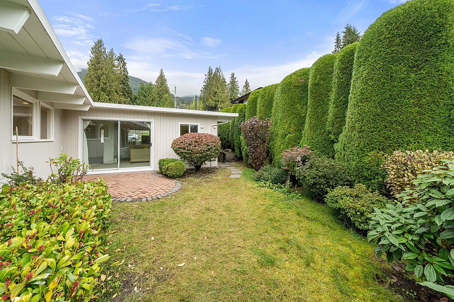 749 Winona Avenue North Vancouver, BC - 34