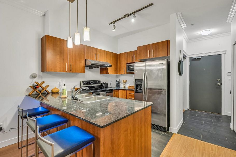 119 1633 Mackay Avenue North Vancouver, BC - 4