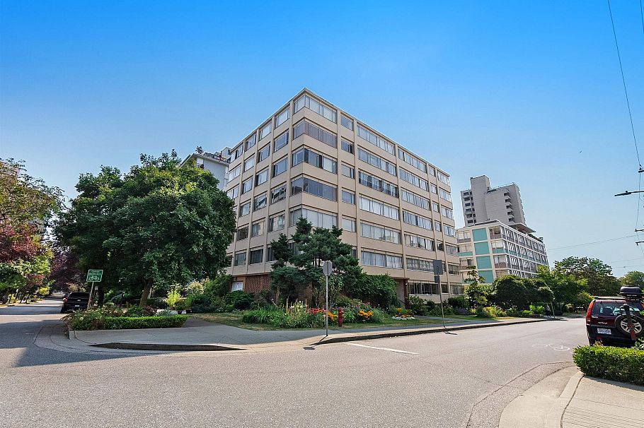 301 1050 Chilco Street Vancouver, BC - 1