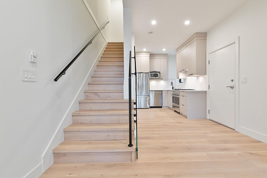 2632 Ward Street Vancouver, BC - 3