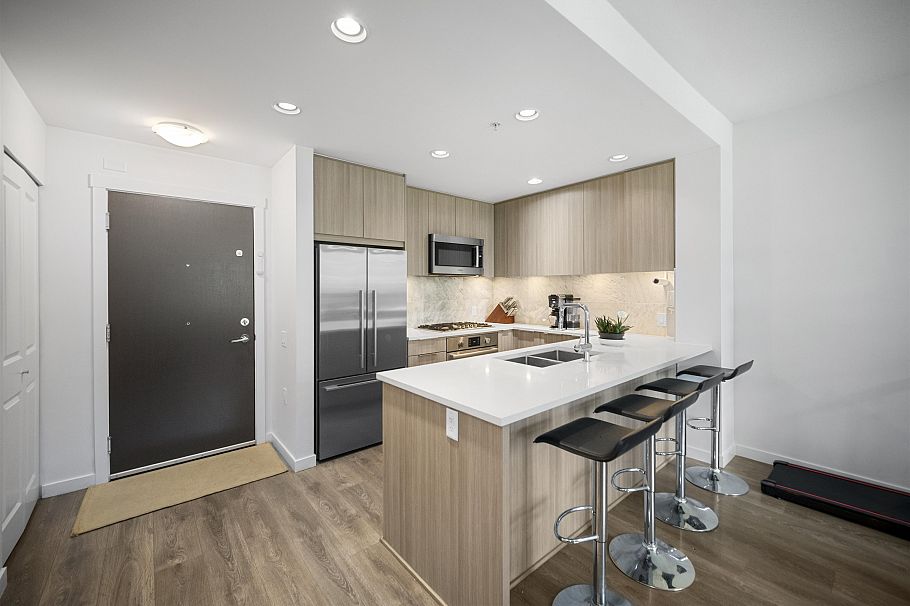 214 3289 Riverwalk Avenue Vancouver, BC - 3