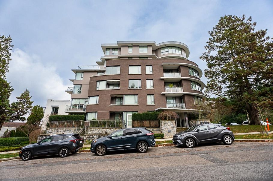 301 505 W 30th Avenue Vancouver, BC - 2