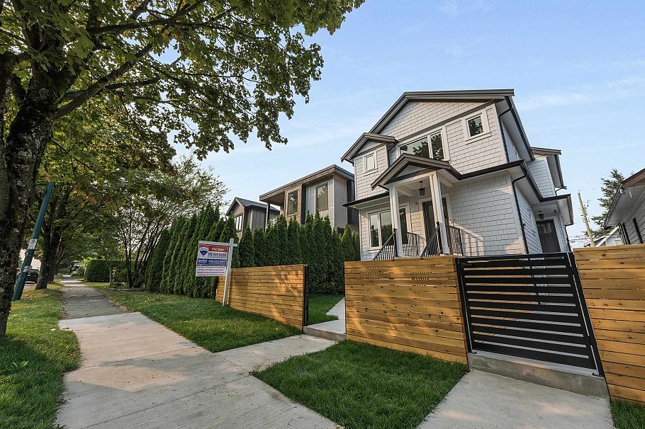 1 2741 Mcgill Street Vancouver, BC - 32