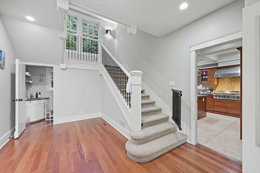 1350 W 15th Avenue Vancouver, BC - 8