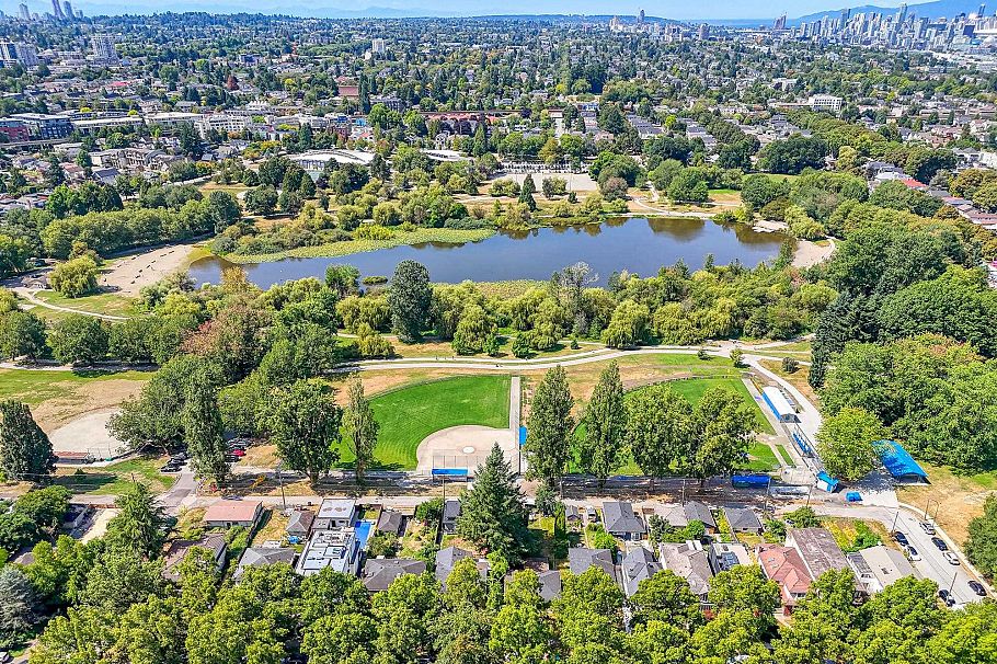 3195 Garden Drive Vancouver, BC - 3