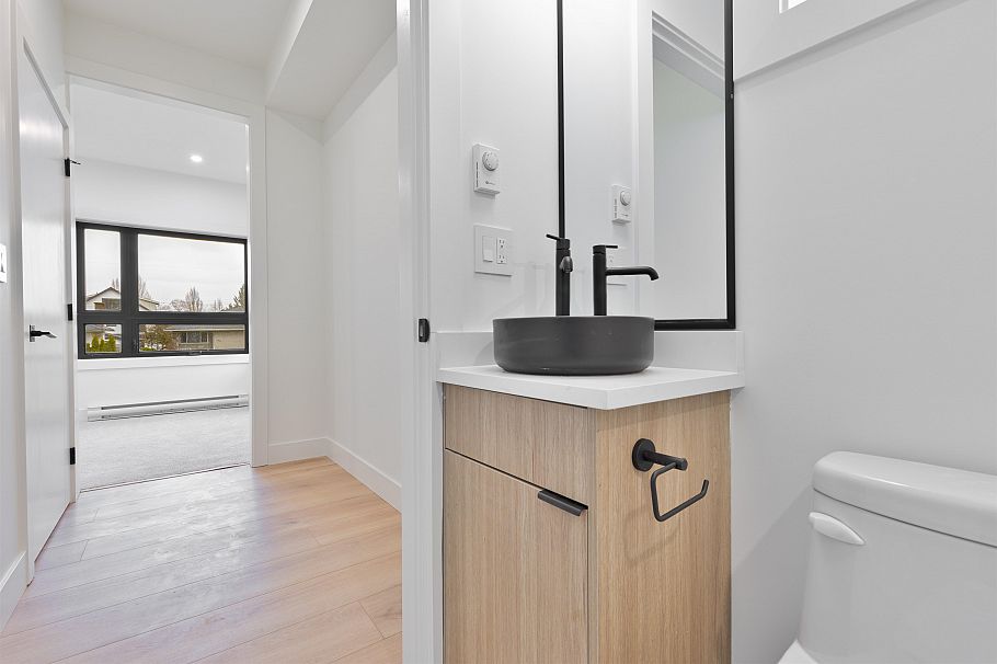 2632 Ward Street Vancouver, BC - 10