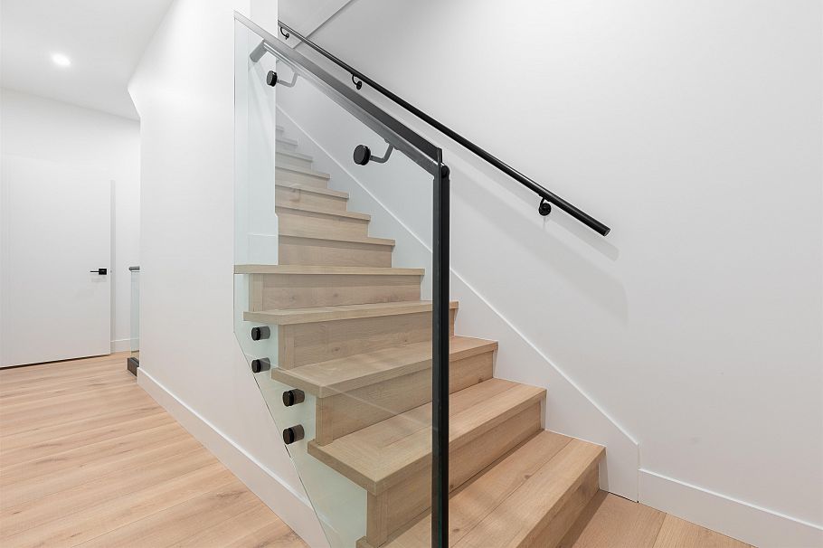 2632 Ward Street Vancouver, BC - 6