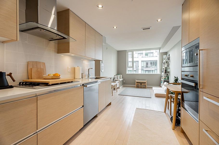 301 505 W 30th Avenue Vancouver, BC - 9