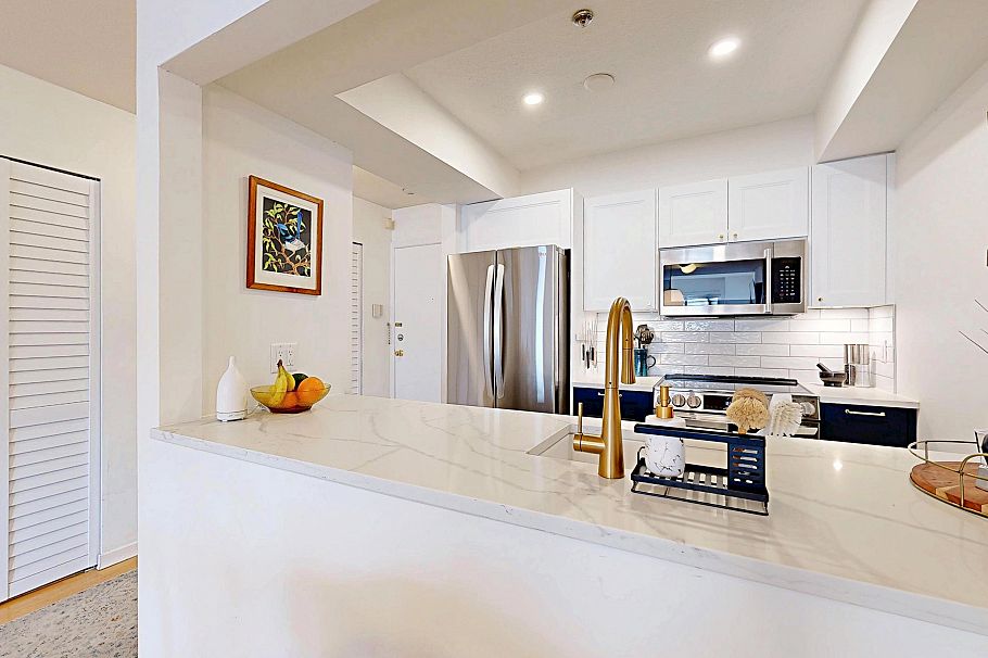 203 1515 E 6th Avenue Vancouver, BC - 2