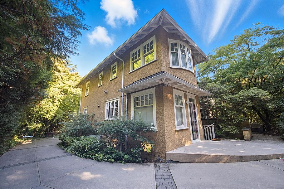 1350 W 15th Avenue Vancouver, BC - 5