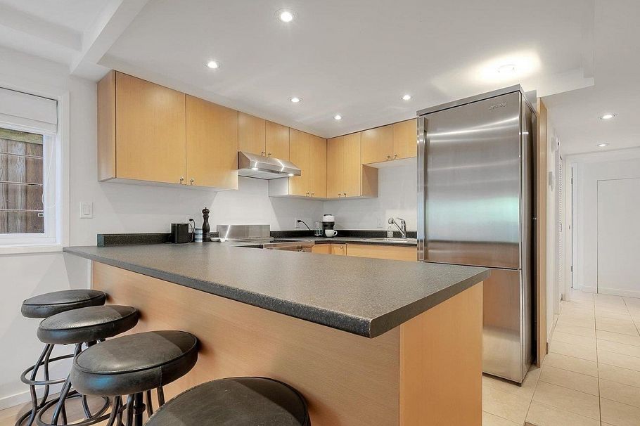 3262 W 1st Avenue Vancouver, BC - 32