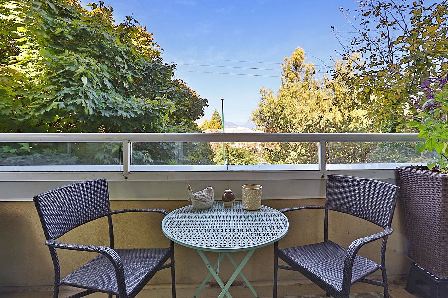 215 1890 W 6th Avenue Vancouver, BC - 18