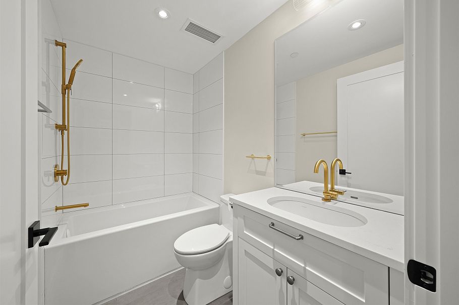 1458 W 45th Avenue Vancouver, BC - 31