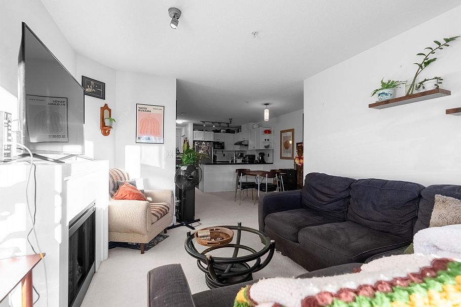 305 4550 Fraser Street Vancouver, BC - 5