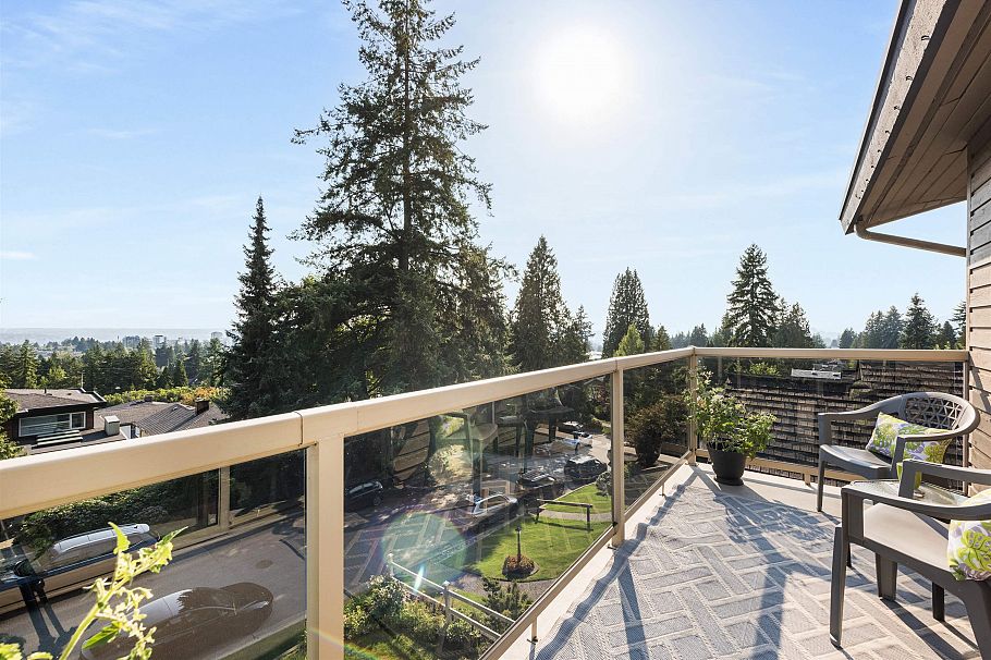 342 E 26th Street North Vancouver, BC - 25