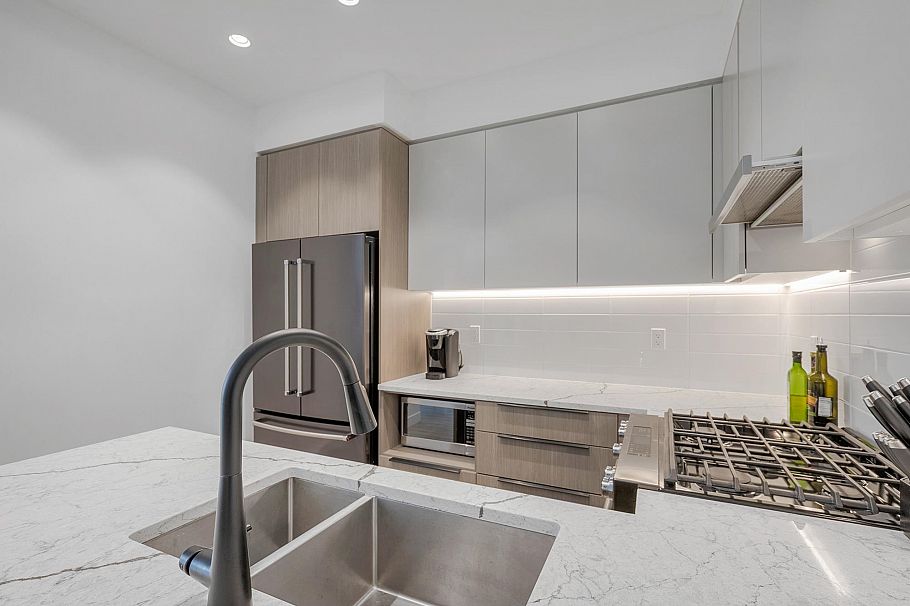 404 2408 Grant Street Vancouver, BC - 7