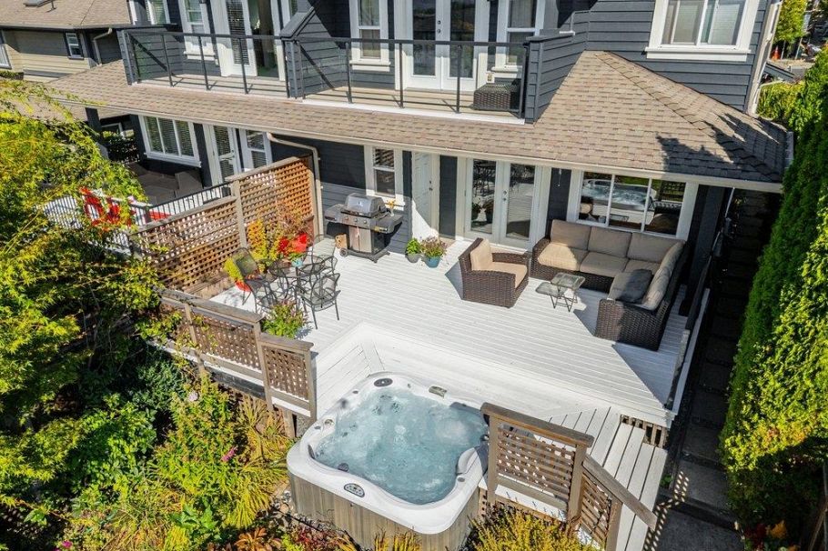 331 W 14th Street North Vancouver, BC - 4