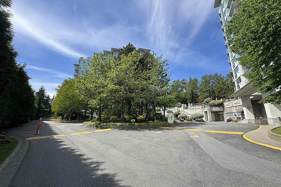 506 2733 Chandlery Place Vancouver, BC - 2