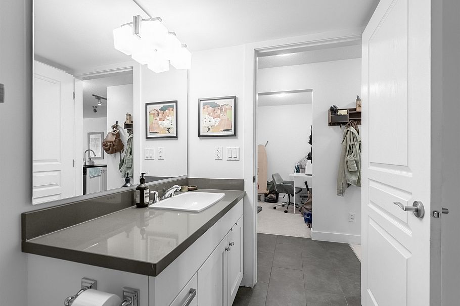 305 4550 Fraser Street Vancouver, BC - 14