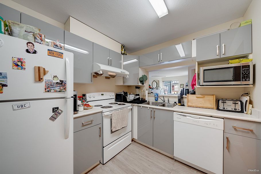 202 2505 E Broadway Avenue Vancouver, BC - 6