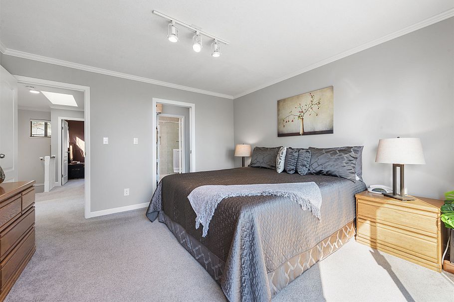 342 E 26th Street North Vancouver, BC - 23