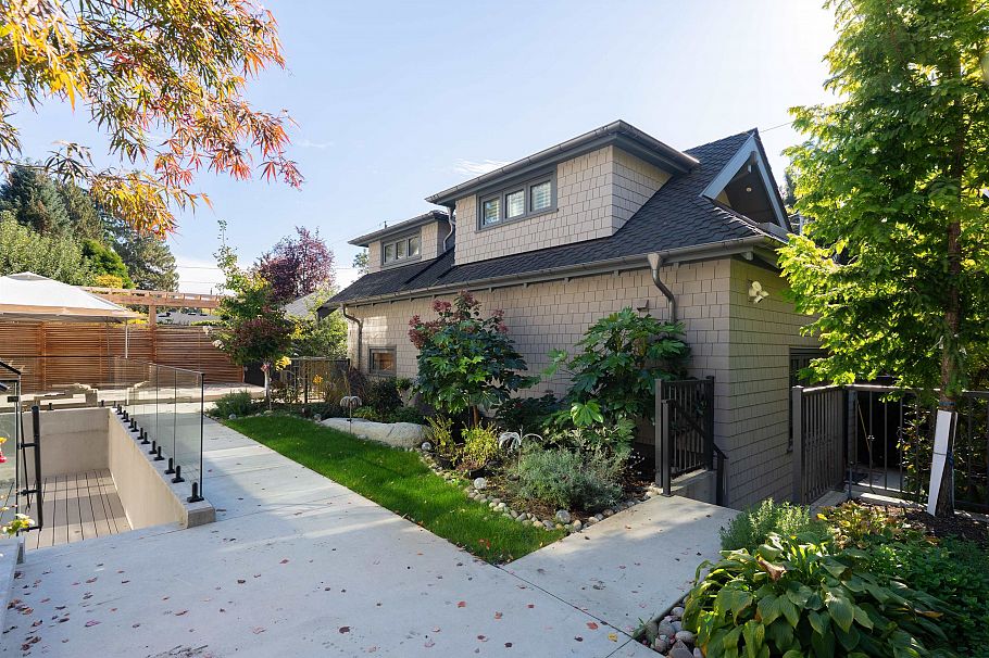 3792 W 34th Avenue Vancouver, BC - 32